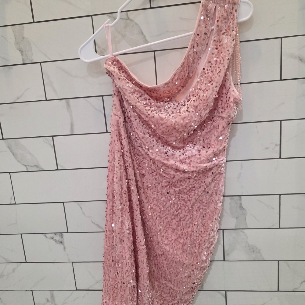 Elegant Pink Sequin One-Shoulder Dress